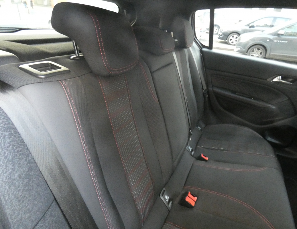Peugeot 308 — 10